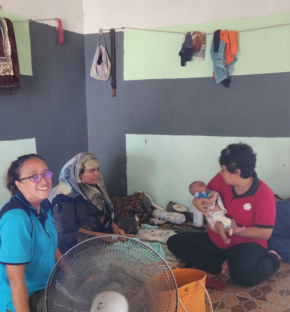 visit refugees